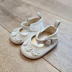 Elegant White Baby Shoes with Floral Design